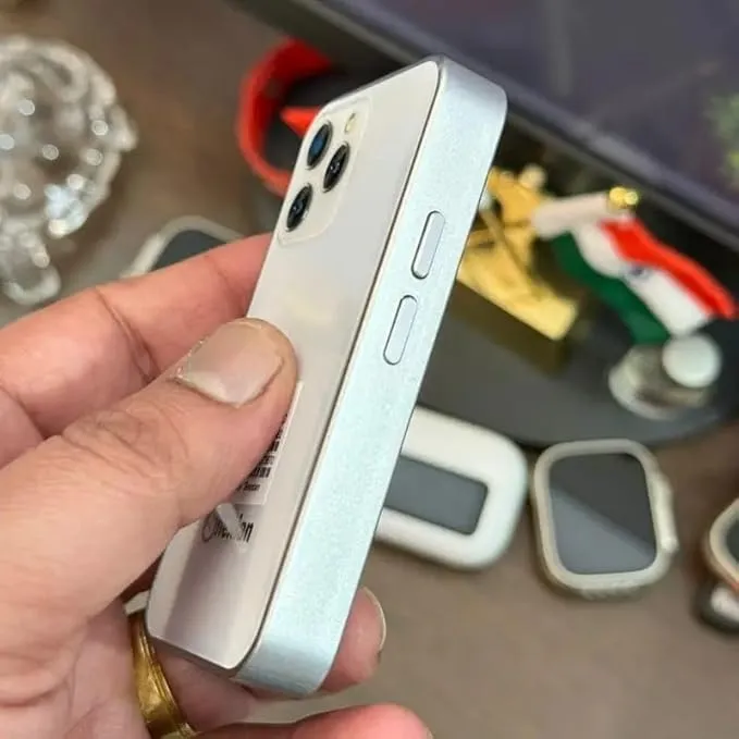 Compact Smartphone with 3.5-inch Display, Silver, Android OS